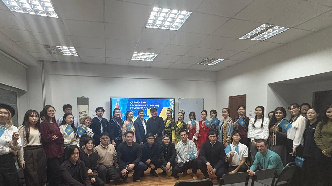 «Тәуелсіздік деп соғады жүрегіміз» атты патриоттық іс-шара қытайтану кафедрасында өтті